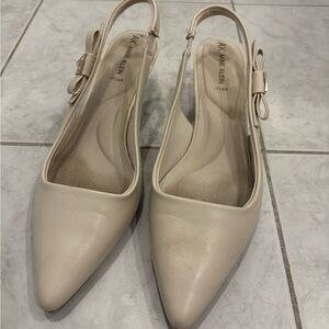 Ann Taylor - Women Cream Kitten Heels - Size 8.5